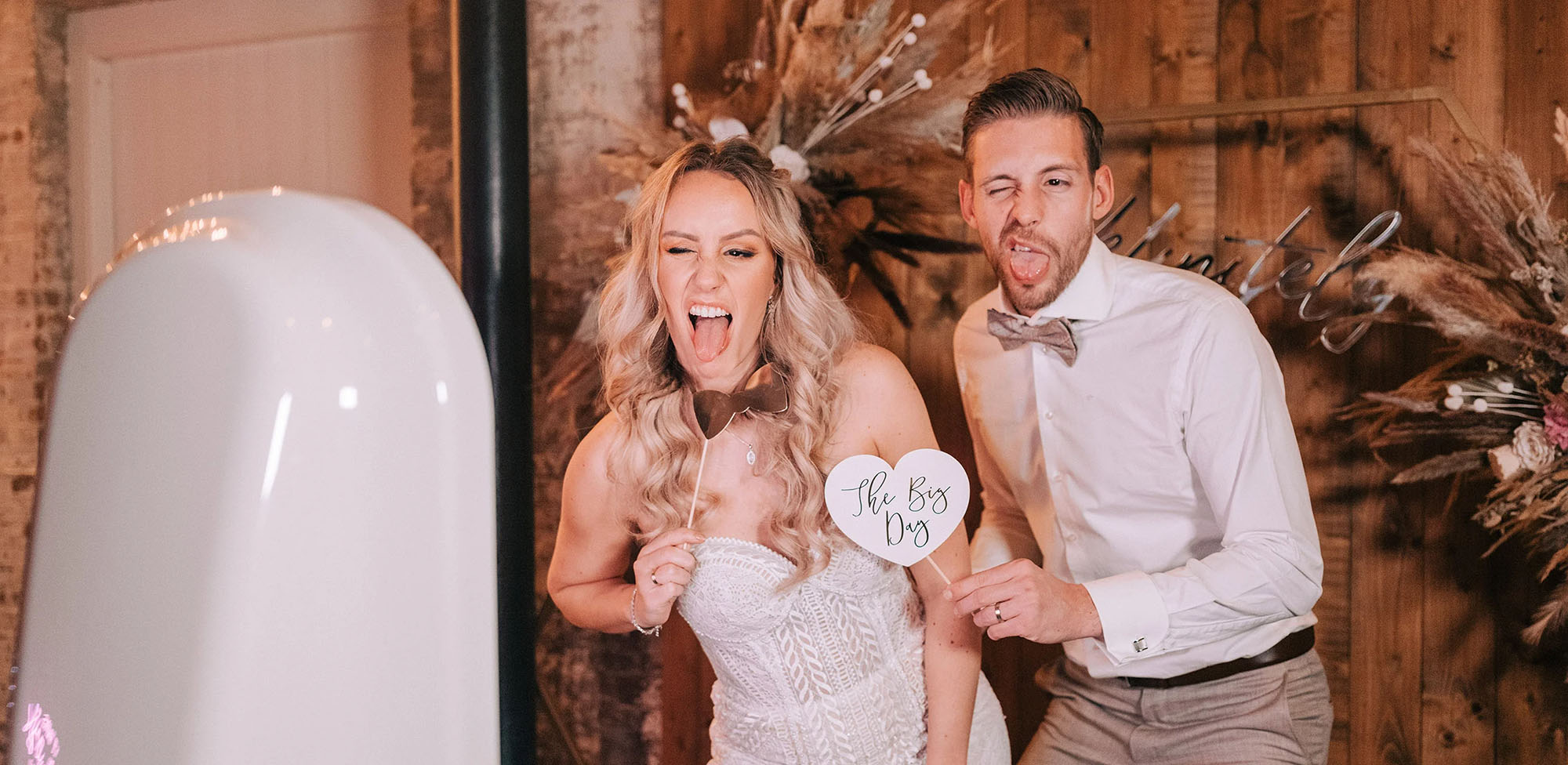 De Magie van een Photobooth op je bruiloft: 5 redenen waarom het een Must Have is