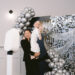 twee mensen poseren voor de photobooth van 321Klik